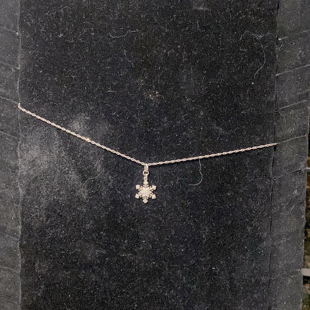 SS and cubic zirconia snowflake necklace